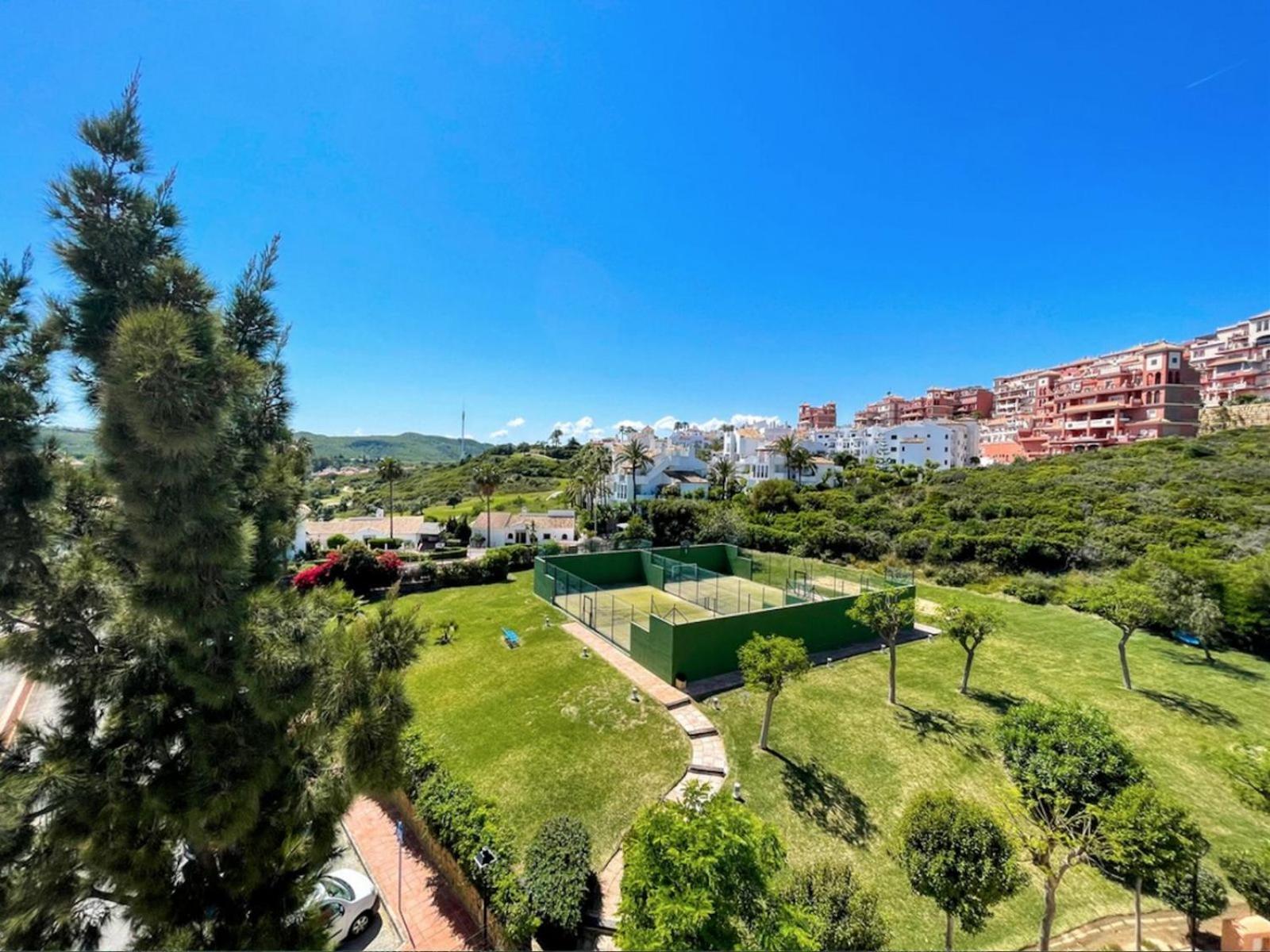 Duquesa Suites Golf And Garden Кастильо-де-Сабинильяс Экстерьер фото