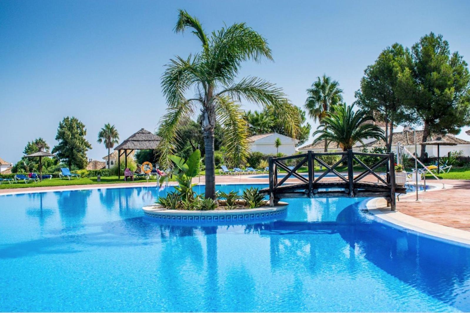 Duquesa Suites Golf And Garden Кастильо-де-Сабинильяс Экстерьер фото